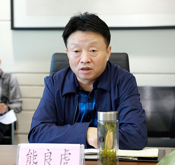 熊良虎在听取水环境公司专题汇报时强调：咬定目标、坚定信心，以决战决胜姿态完成全年经营任务