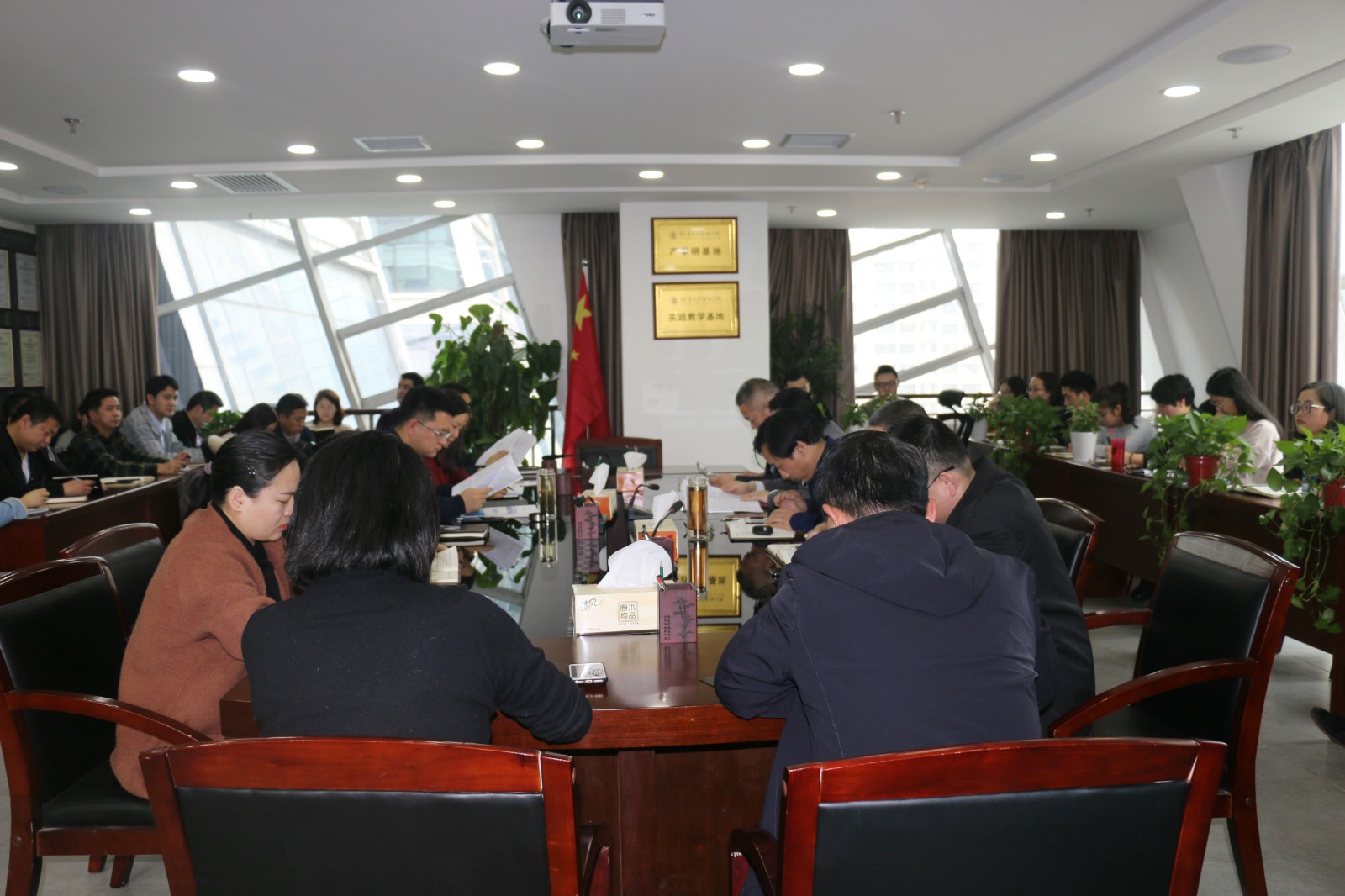 水环境公司召开专题会议传达学习集团公司2019年工作会议暨一届三次职代会会议精神 水环境公司召开专题会议传达学习集团公司2019年工作会议暨一届三次职代会会议精神