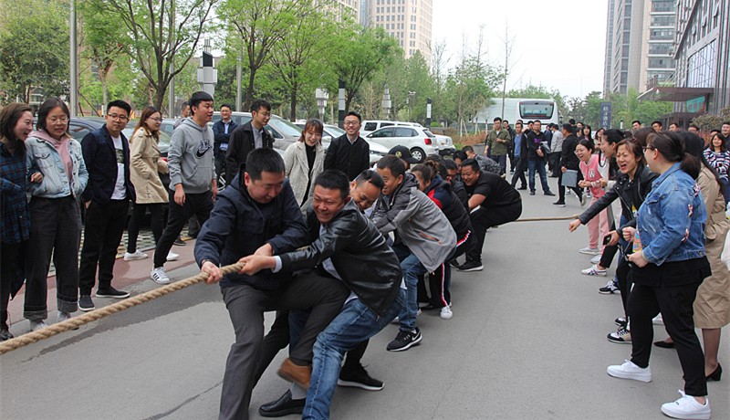 陕西必赢网络游戏平台集团工会组织举办春季拔河比赛 陕西必赢网络游戏平台集团工会组织举办春季拔河比赛