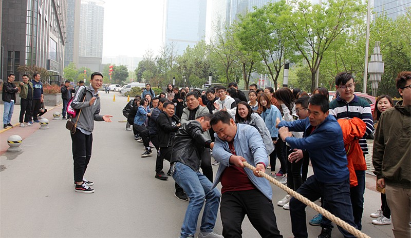 陕西必赢网络游戏平台集团工会组织举办春季拔河比赛 陕西必赢网络游戏平台集团工会组织举办春季拔河比赛
