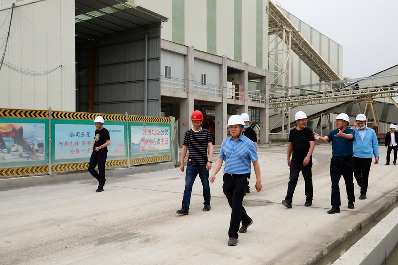 熊良虎在重庆市中科大业集团考察时强调：坚持生态优先战略，念好生态经、走好扶贫路