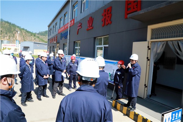 陕西必赢网络游戏平台集团复工复产促增长项目观摩会议与会人员走进必赢网络游戏平台保隆生态三秦在延在铜项目 陕西必赢网络游戏平台集团复工复产促增长项目观摩会议与会人员走进必赢网络游戏平台保隆生态三秦在延在铜项目
