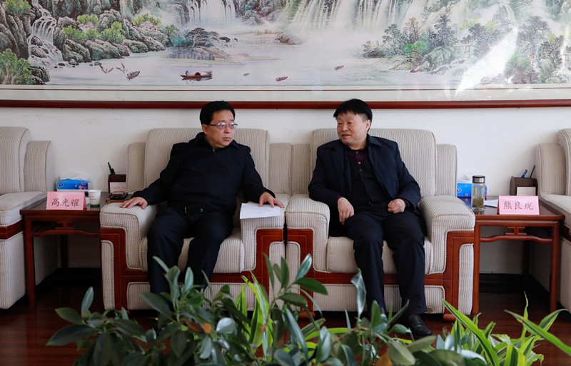 熊良虎拜会榆林市市长李春临、副市长张胜利 熊良虎拜会榆林市市长李春临、副市长张胜利
