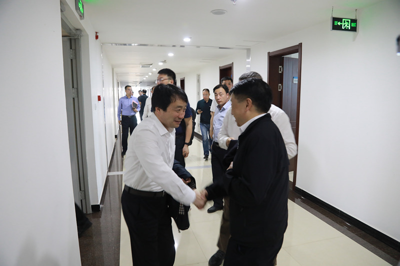 熊良虎拜会榆林市委副书记张胜利、市人大常委会副主任孙守洋 熊良虎拜会榆林市委副书记张胜利、市人大常委会副主任孙守洋