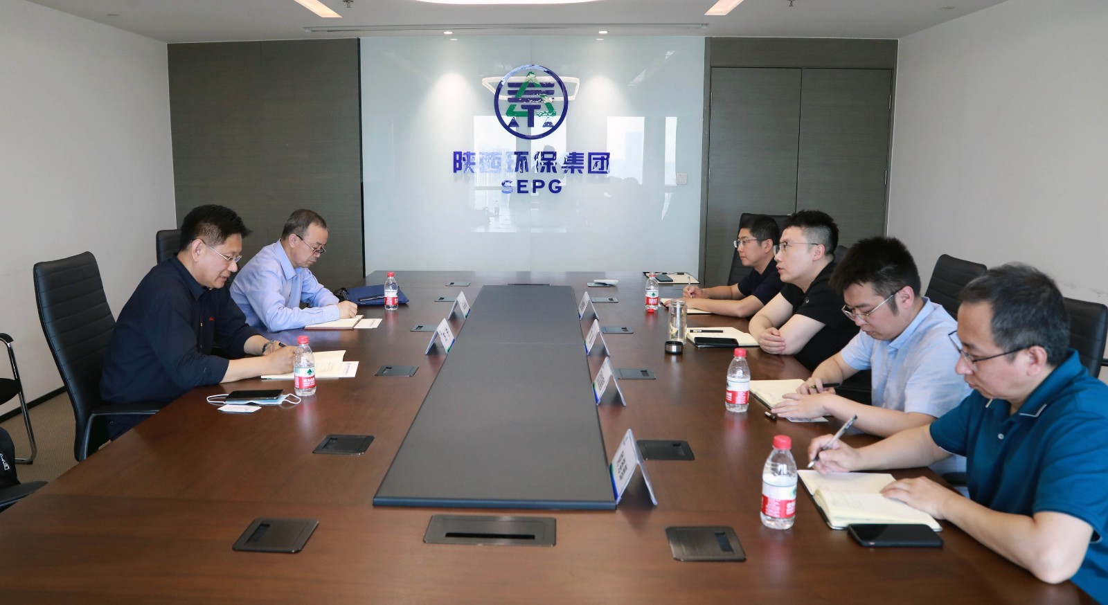 陕西必赢网络游戏平台集团与山东山大华特科技股份公司交流座谈 陕西必赢网络游戏平台集团与山东山大华特科技股份公司交流座谈