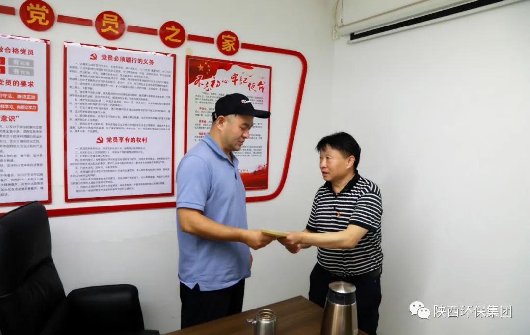 熊良虎看望慰问生活困难党员 熊良虎看望慰问生活困难党员