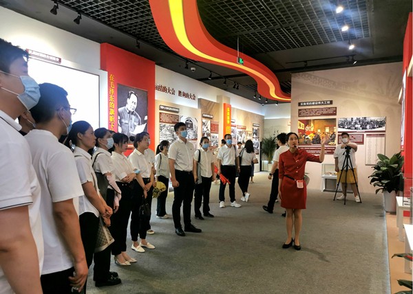陕西必赢网络游戏平台集团组织党员干部参观陕西省庆祝中国共产党成立100周年主题展