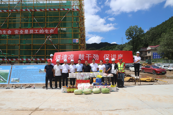 陕西必赢网络游戏平台集团开展“送清凉”活动 关爱一线职工