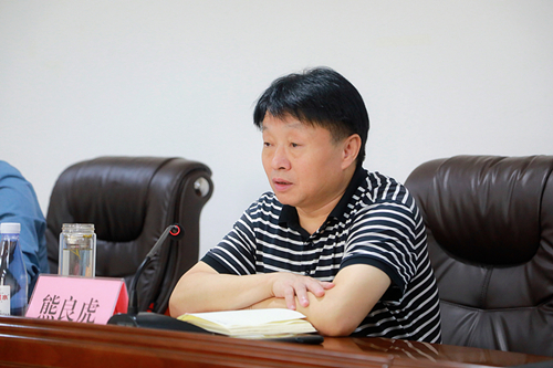 熊良虎在集团在延企业调研时强调:大干四个月 全力冲刺年度目标 熊良虎在集团在延企业调研时强调:大干四个月 全力冲刺年度目标