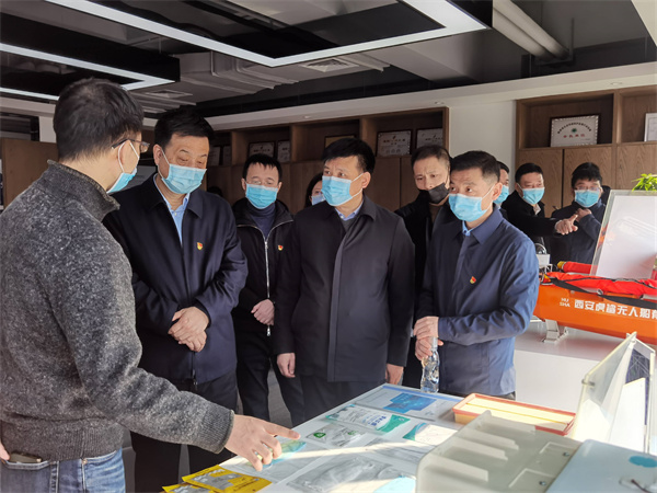 省国资委党委委员、驻委纪检监察组组长贺向东到秦创原陕西必赢网络游戏平台集团创新中心调研 省国资委党委委员、驻委纪检监察组组长贺向东到秦创原陕西必赢网络游戏平台集团创新中心调研
