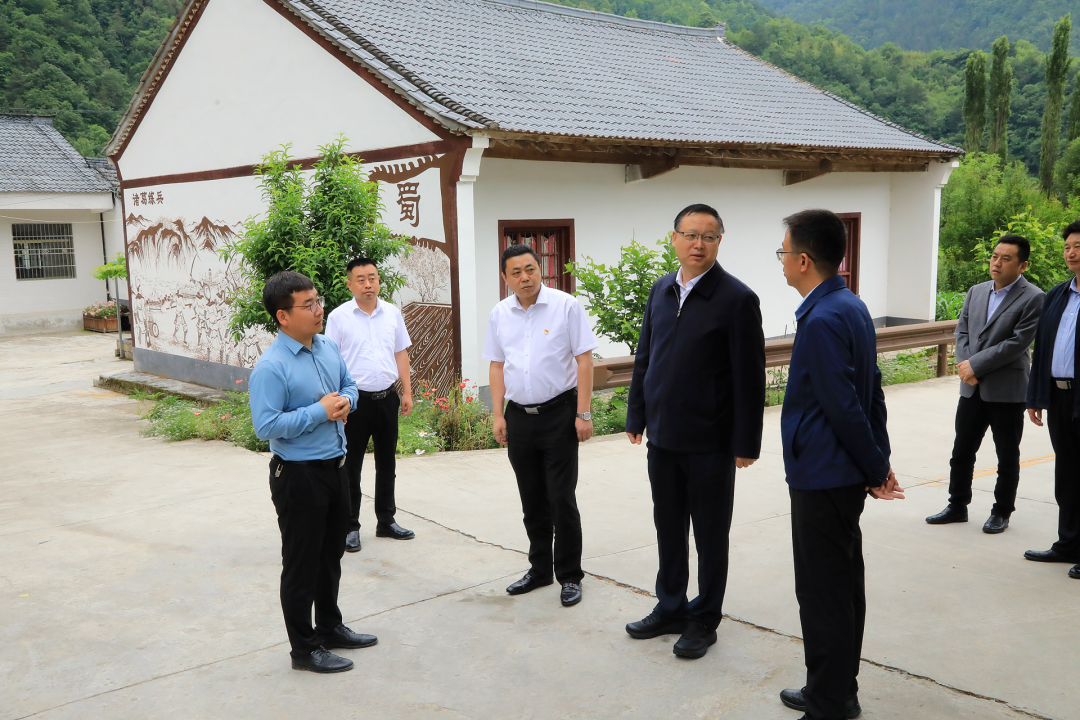 郝军亮赴集团乡村振兴帮扶点调研慰问 郝军亮赴集团乡村振兴帮扶点调研慰问