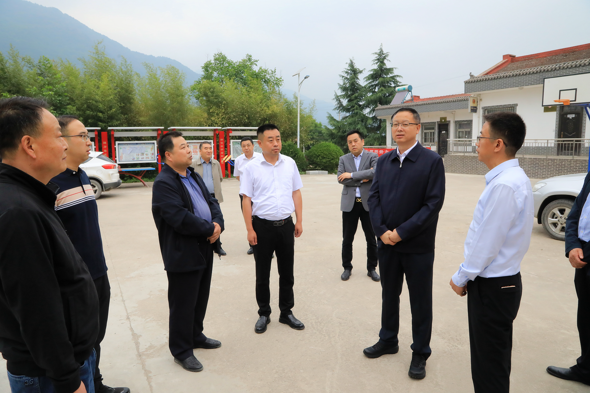 郝军亮赴集团乡村振兴帮扶点调研慰问 郝军亮赴集团乡村振兴帮扶点调研慰问