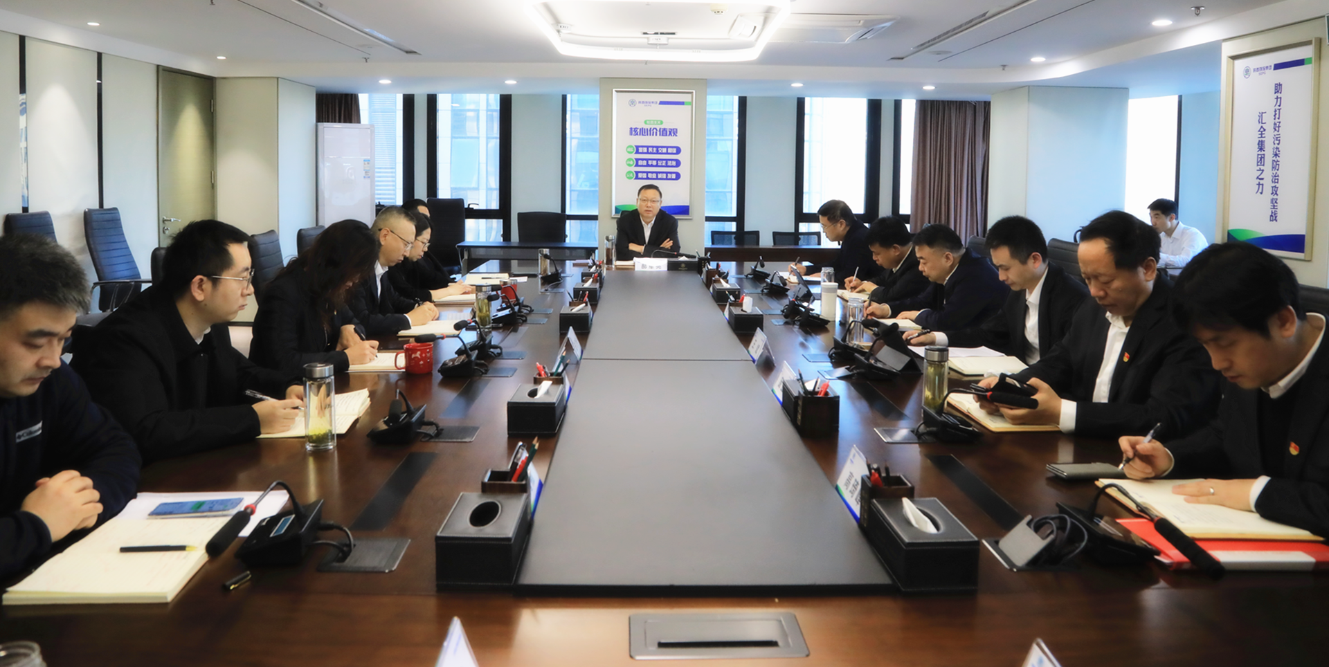 陕西必赢网络游戏平台集团召开党委理论学习中心组2024年第12次学习（扩大）会议