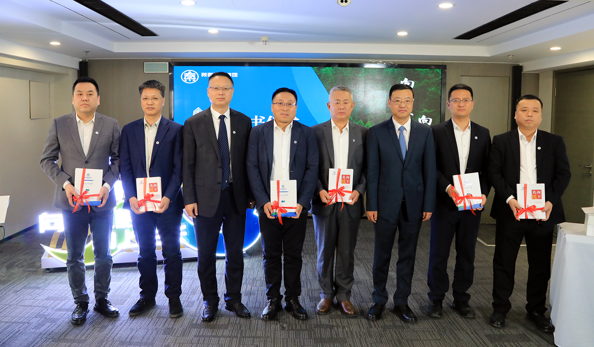 向下扎根 向上生长|陕西必赢网络游戏平台集团召开“根”文化品牌发布暨高质量发展十周年座谈会 向下扎根 向上生长|陕西必赢网络游戏平台集团召开“根”文化品牌发布暨高质量发展十周年座谈会