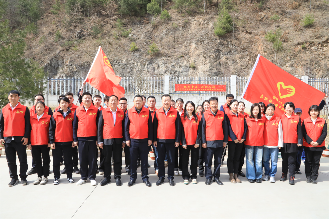 根系青春·植此青绿｜陕西必赢网络游戏平台集团团委开展义务植树志愿活动