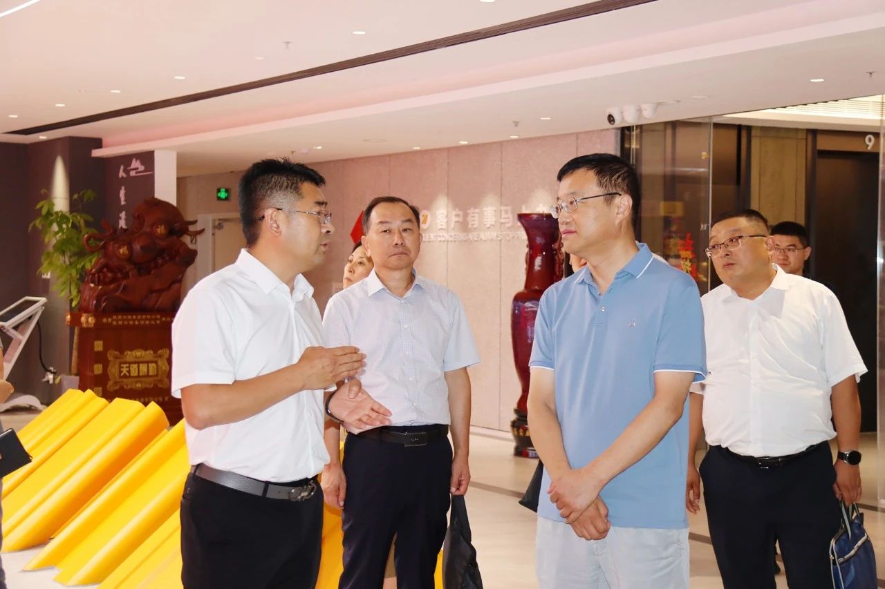 陕西必赢网络游戏平台集团与陆运帮公司座谈交流 陕西必赢网络游戏平台集团与陆运帮公司座谈交流